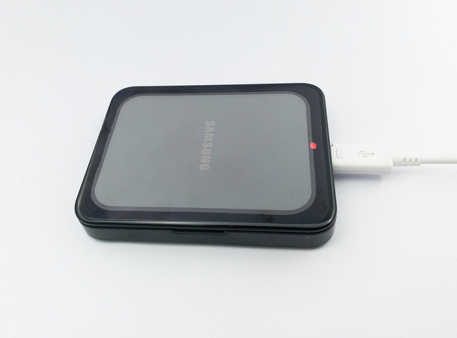 Dock sạc pin rời Galaxy J3 chính hãng màu đen Dock sạc pin rời Galaxy J3 chính hãng màu đen