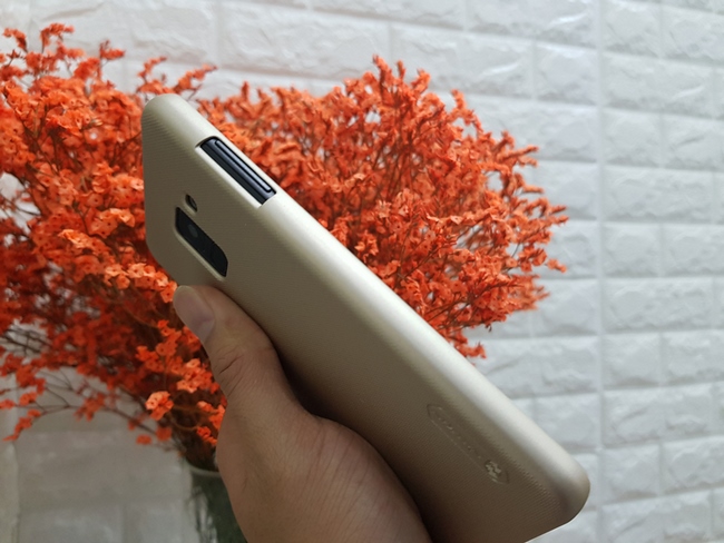 Vị trí các nút điều chỉnh trên ốp lưng a6 2018 Nillkin được khoét chính xác Vị trí các nút điều chỉnh trên ốp lưng a6 2018 Nillkin được khoét chính xác