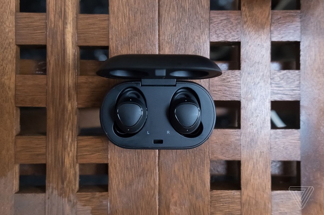 Tai nghe bluetooth Samsung Gear IconX 2018 chính hãng Tai nghe bluetooth Samsung Gear IconX 2018 chính hãng