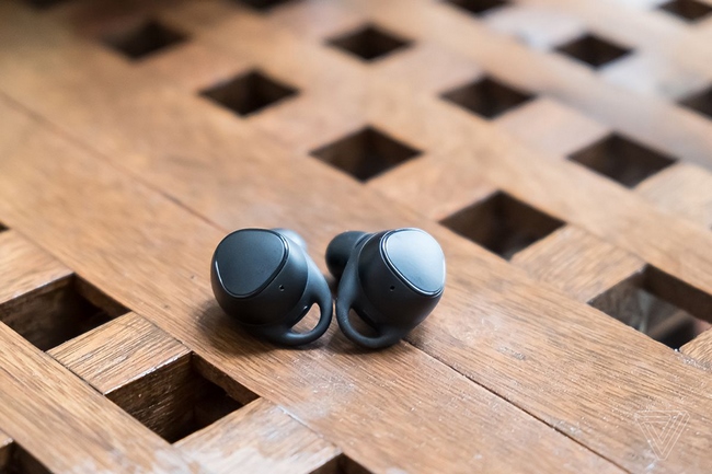 Tai nghe bluetooth Samsung Gear IconX 2018 chính hãng Tai nghe bluetooth Samsung Gear IconX 2018 chính hãng
