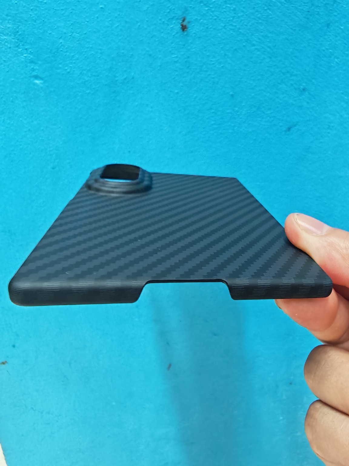 Các vị trí phím và cổng kết nối trên ốp Galaxy Fold 8