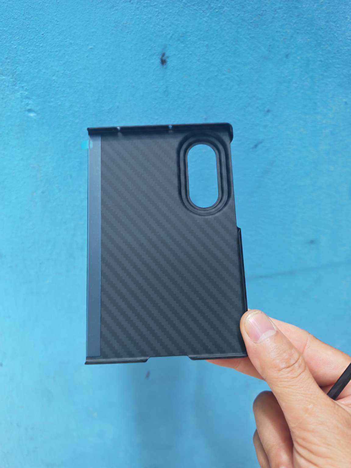 Viền camera nhô cao bảo vệ ống kính Galaxy Fold 8