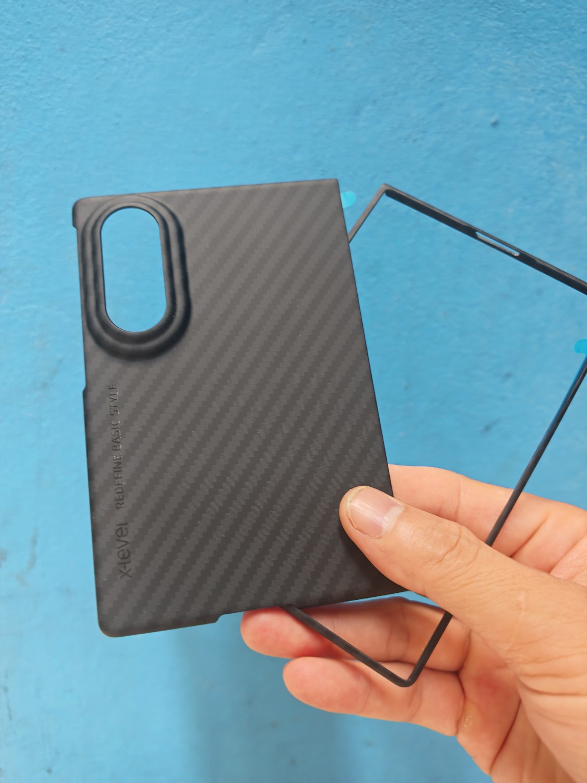 Hình ảnh thực tế ốp Carbon X-Level Galaxy Fold 8