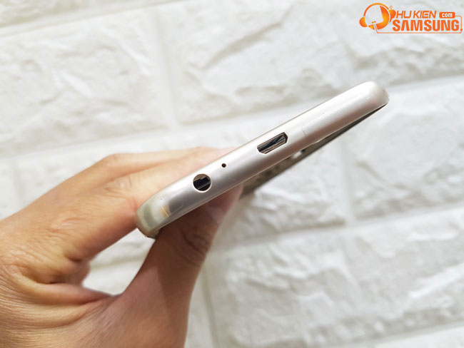 Viền benzen to và nắp lưng J6 2018 chính hãng Samsung Viền benzen to và nắp lưng J6 2018 chính hãng Samsung