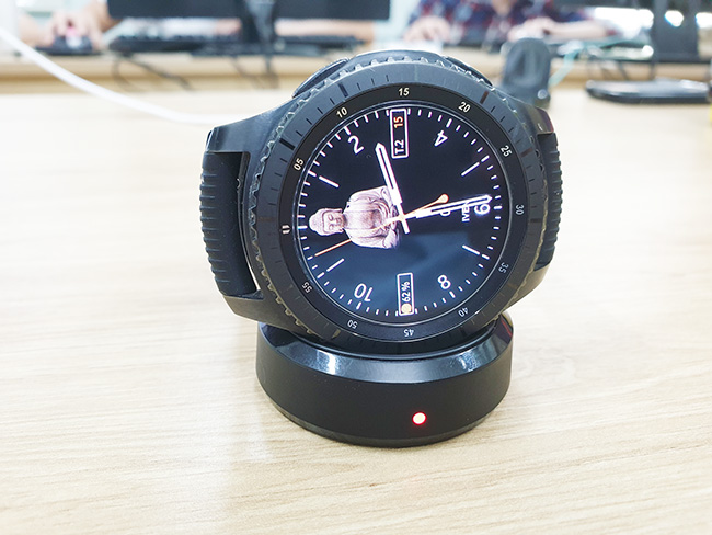 đế sạc không dây Gear S3