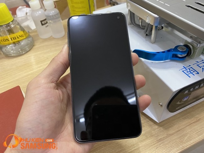 ép kính Samsung S10e chính hãng giá bao nhiêu