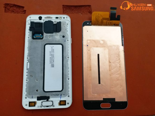 Thay mặt kính Galaxy J7 Plus chính hãng