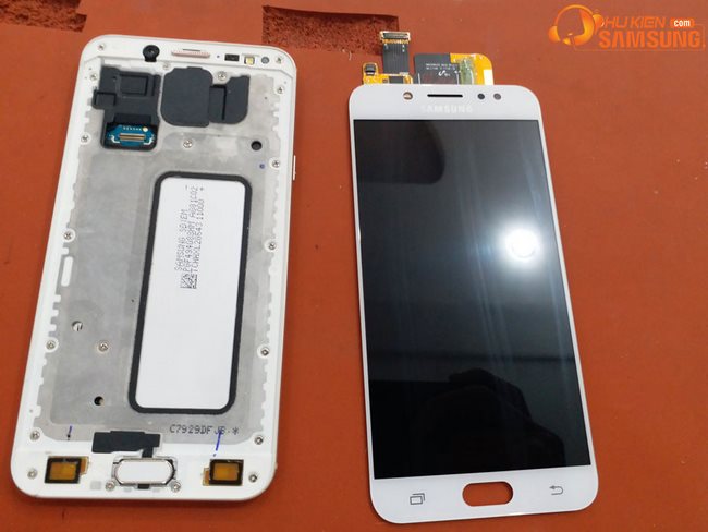 Thay mặt kính Galaxy J7 Plus chính hãng