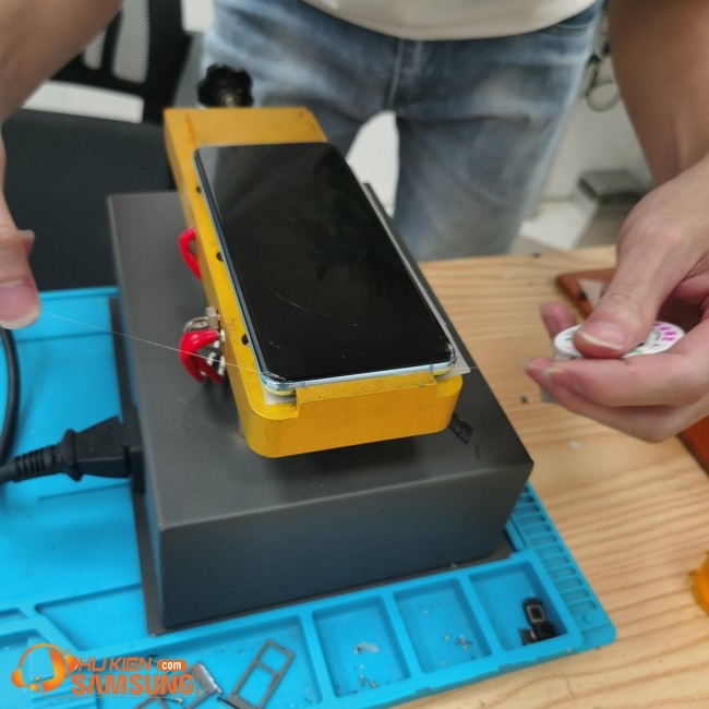  thay mặt kính S20 Plus