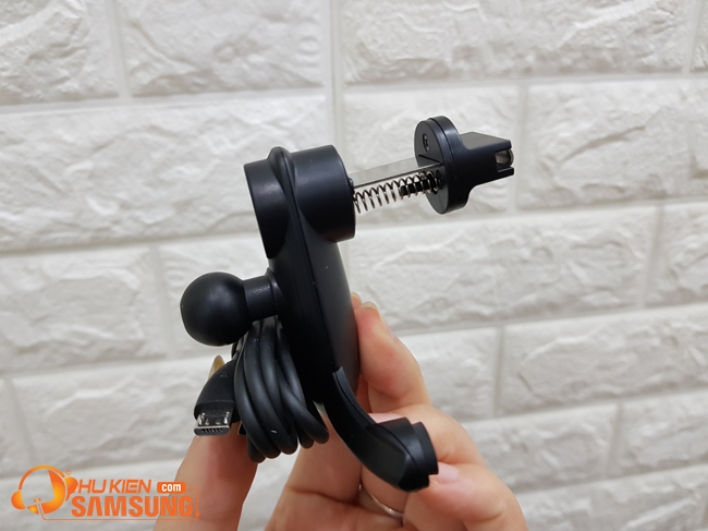 Giá đỡ điện thoại kẹp cửa gió hỗ trợ sạc nhanh 