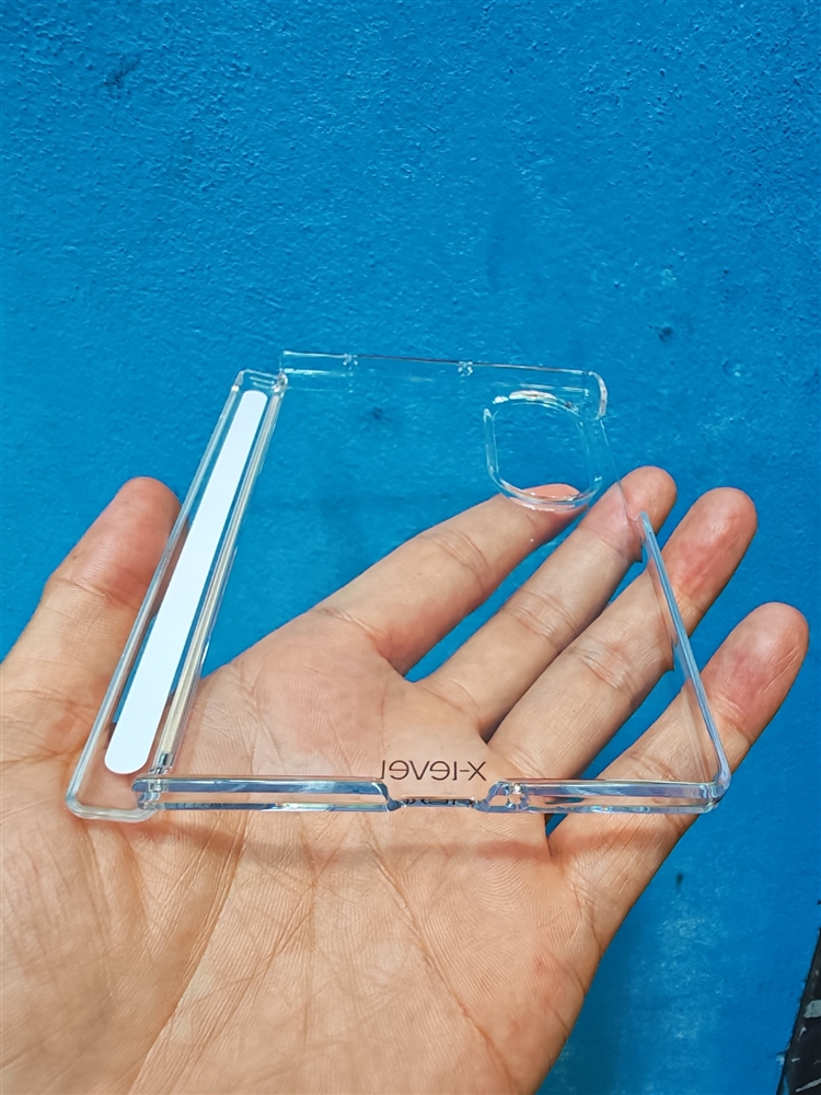 Ảnh thực tế ốp lưng Galaxy Fold 8 trong suốt bảo vệ gáy