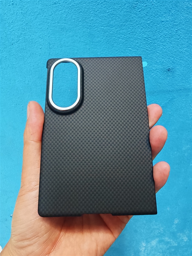 Thiết kế siêu mỏng của ốp X-Level Galaxy Fold 8