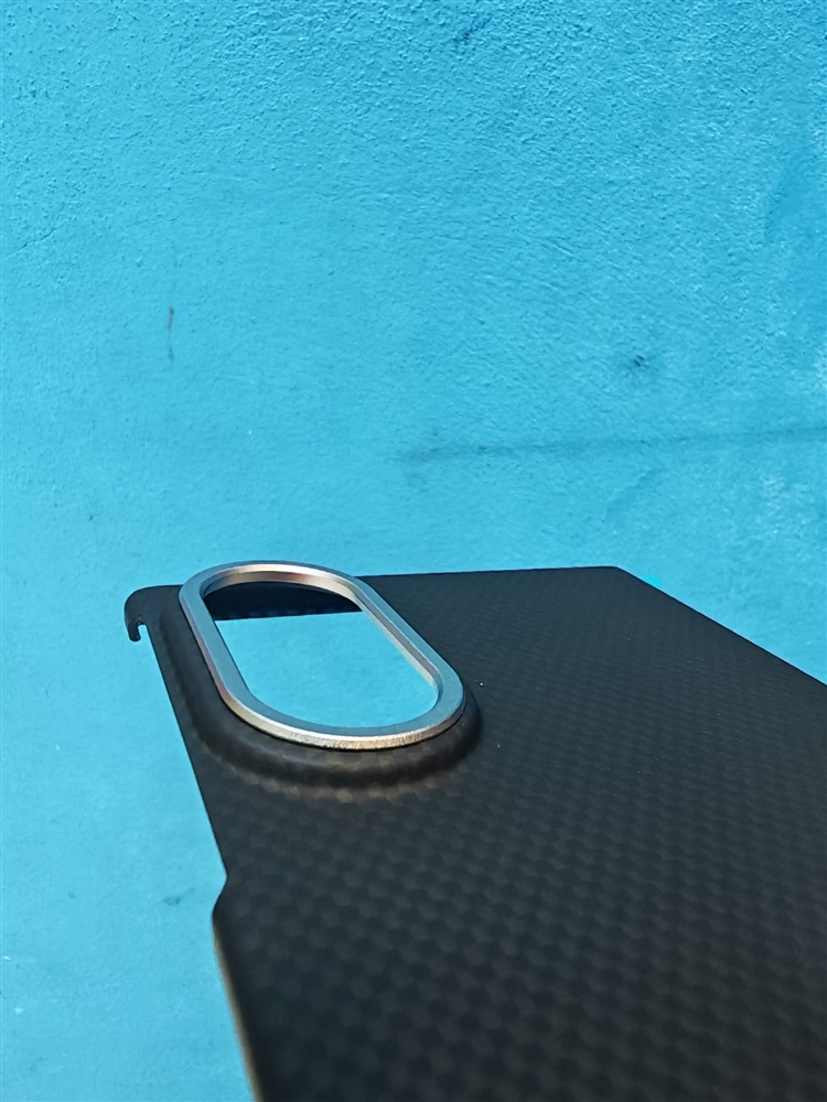 Bề mặt vân Carbon ốp Galaxy Fold 8 X-Level