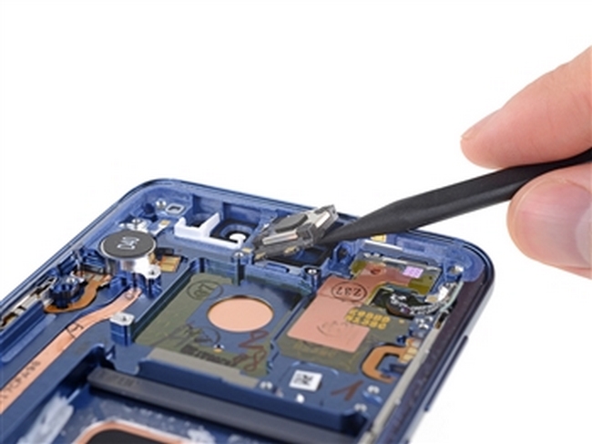 Thay loa trong Galaxy S9 Plus chính hãng