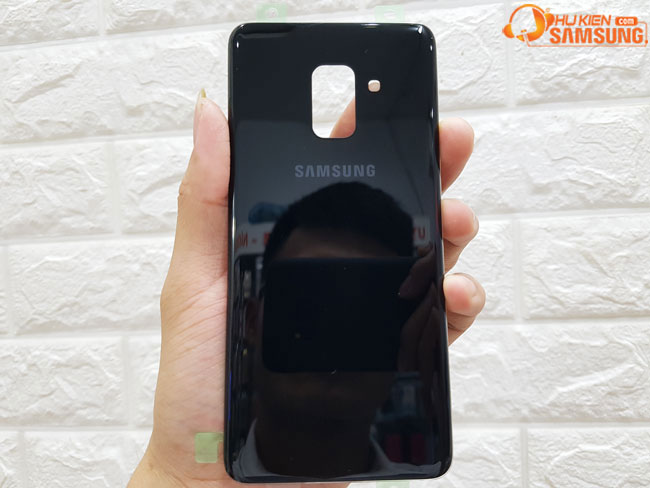 Tahy nắp lưng Galaxy A 8 2018 chính hãng samsung giá bao nhiêu