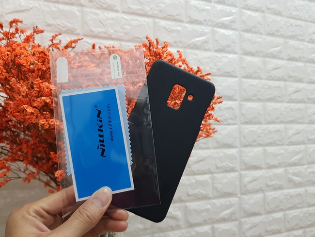 Ốp lưng sần Galaxy J6 2018 hiệu Nillkin chống bám mồ hôi tay hiệu quả