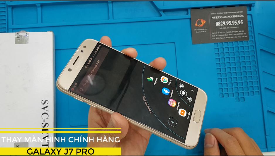 Bạn cần thay màn hình Samsung J7 Pro giống như lúc mới mua vì bị vỡ hoặc hỏng? Chúng tôi cam kết sẽ thay màn hình chính hãng, đảm bảo chất lượng và giá cả hợp lý. Xem hình ảnh để biết thêm chi tiết về quy trình thay thế màn hình Samsung J7 Pro của chúng tôi.