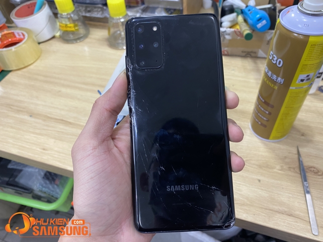 thay nắp lưng S20 Plus
