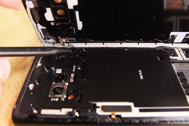 Cách tự thay pin Samsung Galaxy Note 8 đơn giản Cách tự thay pin Samsung Galaxy Note 8 đơn giản