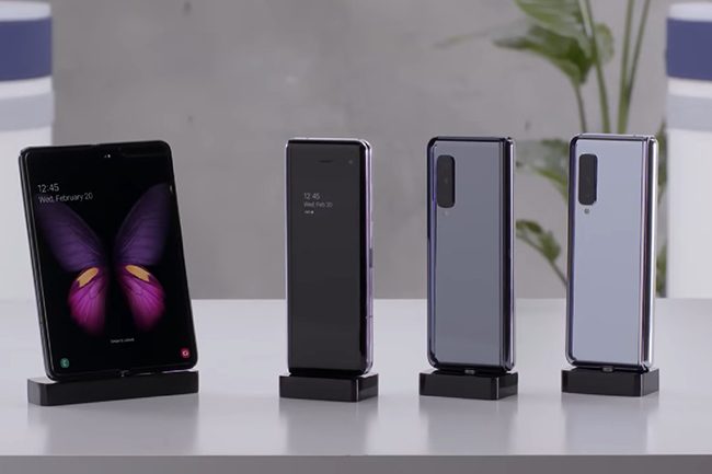 có nên dán màn hình Galaxy Fold không có nên dán màn hình Galaxy Fold không