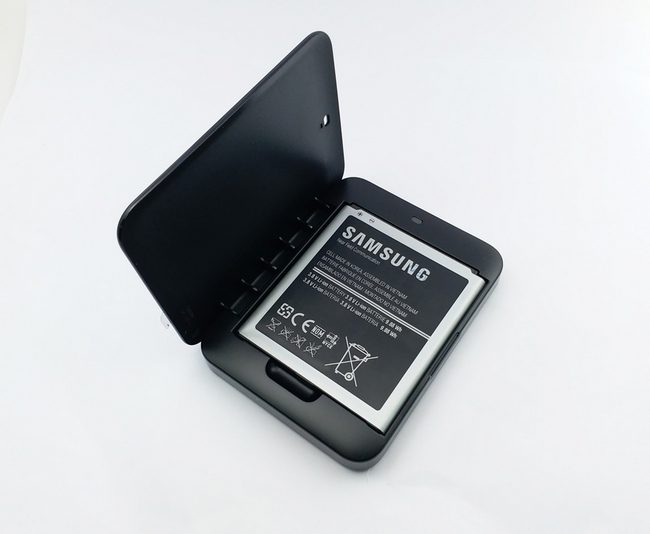 Dock sạc pin rời Galaxy S4 chính hãng màu đen Dock sạc pin rời Galaxy S4 chính hãng màu đen