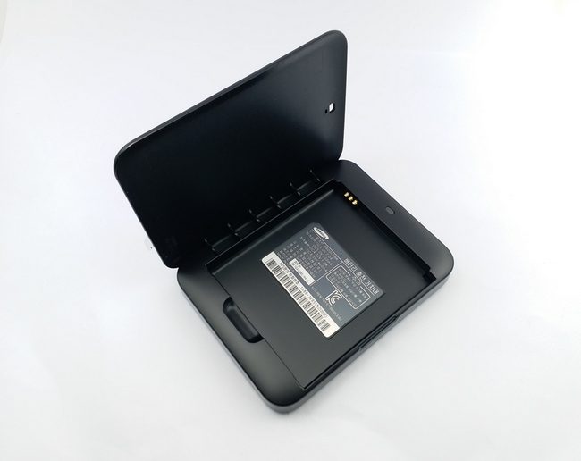 Dock sạc pin rời Galaxy S4 chính hãng màu đen Dock sạc pin rời Galaxy S4 chính hãng màu đen