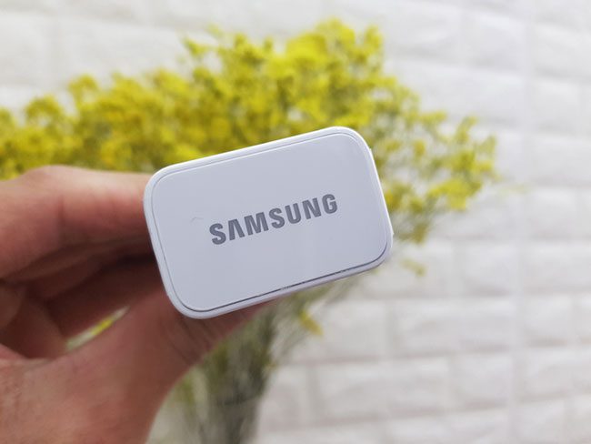 cách phân biệt sạc chính hãng samsung với hàng giả
