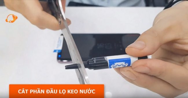 Hướng dẫn chi tiết kính cường lực full keo sử dụng tia UV Hướng dẫn chi tiết kính cường lực full keo sử dụng tia UV