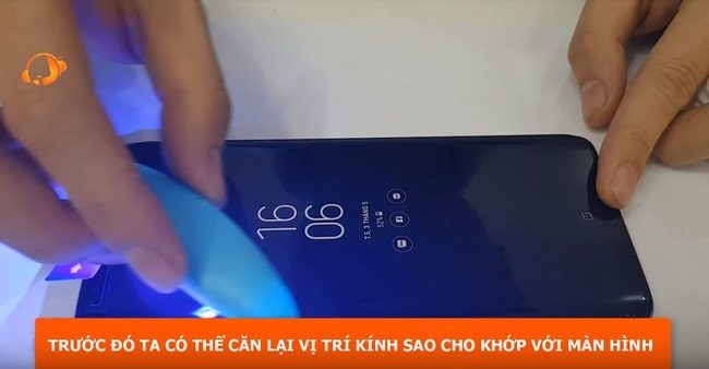 Hướng dẫn chi tiết kính cường lực full keo sử dụng tia UV Hướng dẫn chi tiết kính cường lực full keo sử dụng tia UV