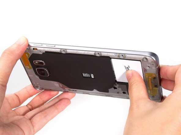 Đẩy màn hình ra khỏi khung máy Note 5 Đẩy màn hình ra khỏi khung máy Note 5