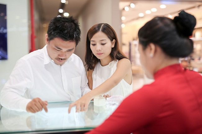 Không cần 'Xe sang' tôi vẫn tán đổ con gái Giám Đốc! Không cần 'Xe sang' tôi vẫn tán đổ con gái Giám Đốc!