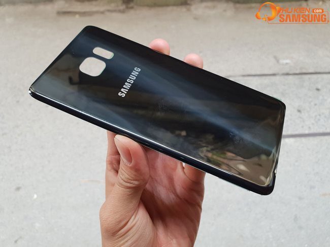 Thay nắp lưng Galaxy Note FE chính hãng Thay nắp lưng Galaxy Note FE chính hãng