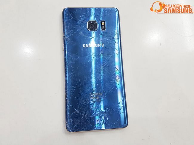 Thay nắp lưng Galaxy Note FE chính hãng Thay nắp lưng Galaxy Note FE chính hãng