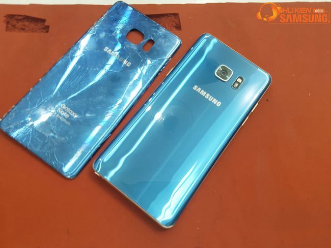 Thay nắp lưng Galaxy Note FE chính hãng Thay nắp lưng Galaxy Note FE chính hãng