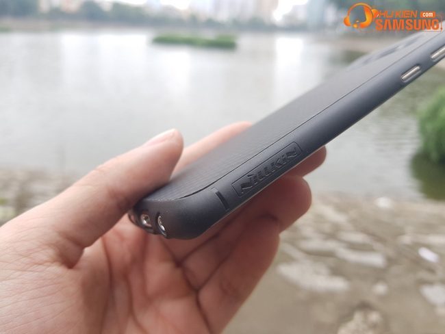 Ốp lưng dạng vân carbon Galaxy S8 hiệu Nillkin Ốp lưng dạng vân carbon Galaxy S8 hiệu Nillkin