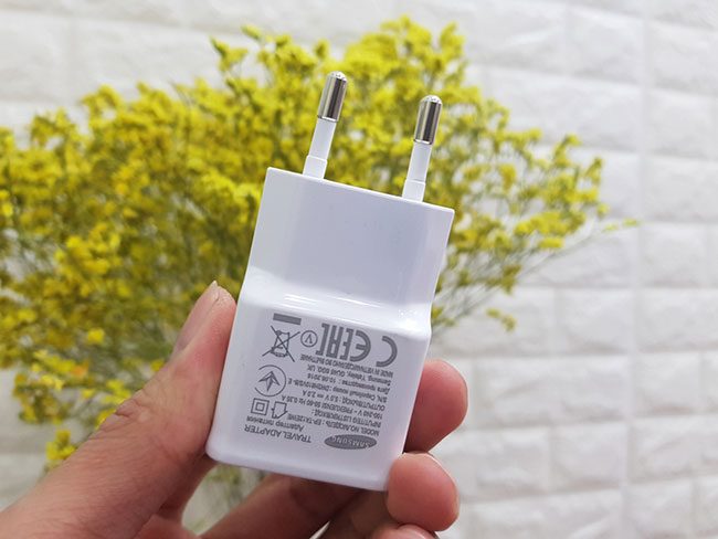 cách phân biệt củ sạc chính hãng samsung