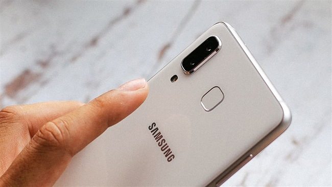 Samsung Galaxy A8 Star sở hữu cụm camera đặt dọc giống Iphone X Samsung Galaxy A8 Star sở hữu cụm camera đặt dọc giống Iphone X