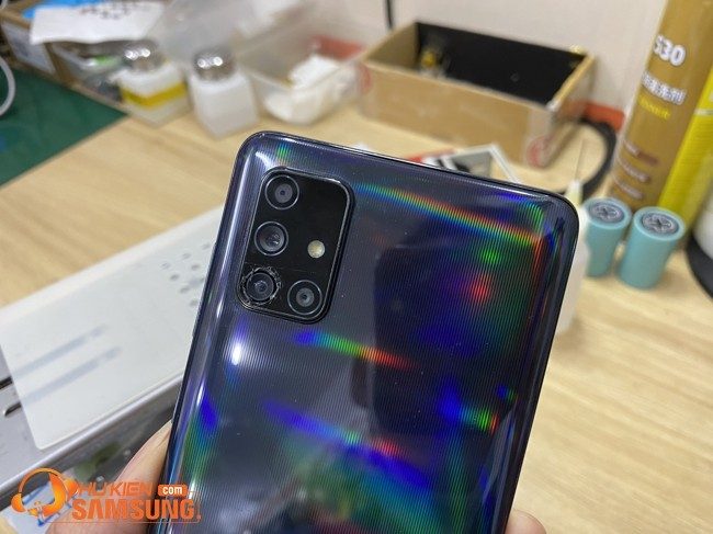 Thay kính camera sau Samsung A51 chính hãng