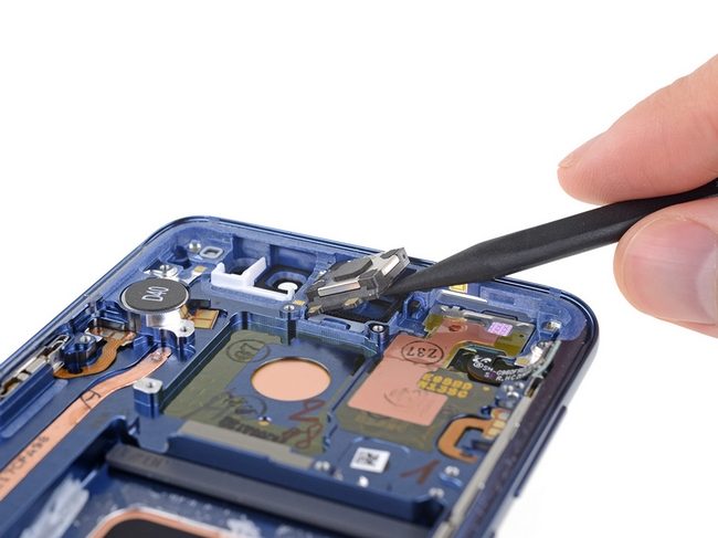Thay loa trong Galaxy S9 Plus chính hãng