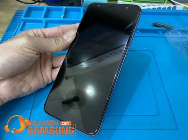 thay màn hình J6+ chính hãng giá rẻ thay màn hình J6+ chính hãng giá rẻ