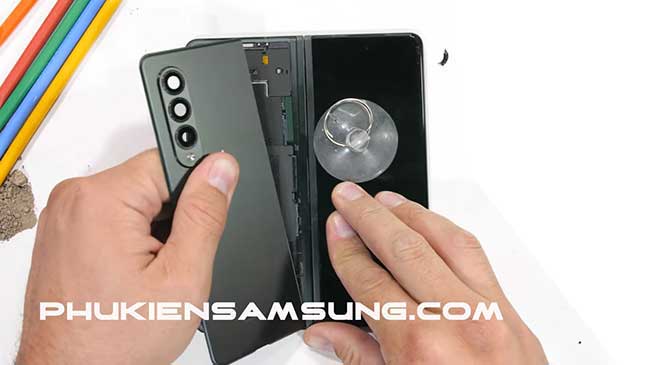 thay nắp lưng Z Fold 3 chính hãng thay nắp lưng Z Fold 3 chính hãng