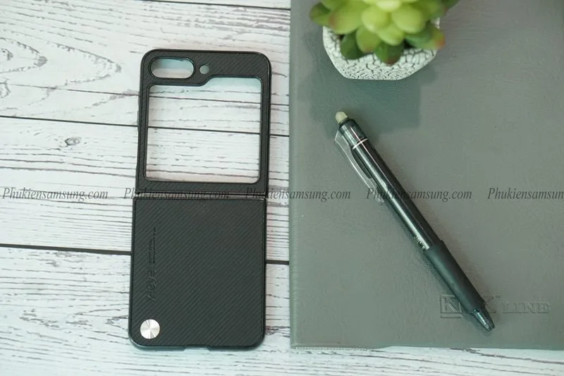 Ốp lưng Galaxy Z Flip 5 vân carbon X Level chống vân giá rẻ