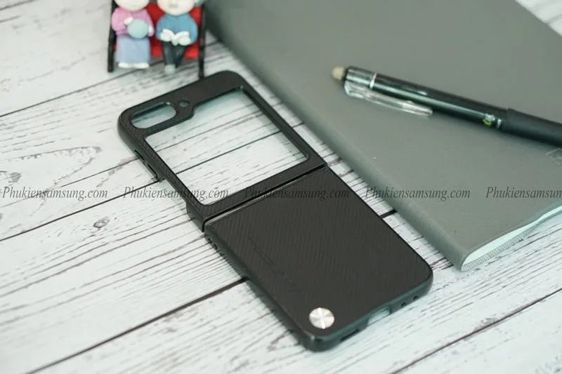 Ốp lưng Galaxy Z Flip 5 vân carbon X Level chống vân giá rẻ