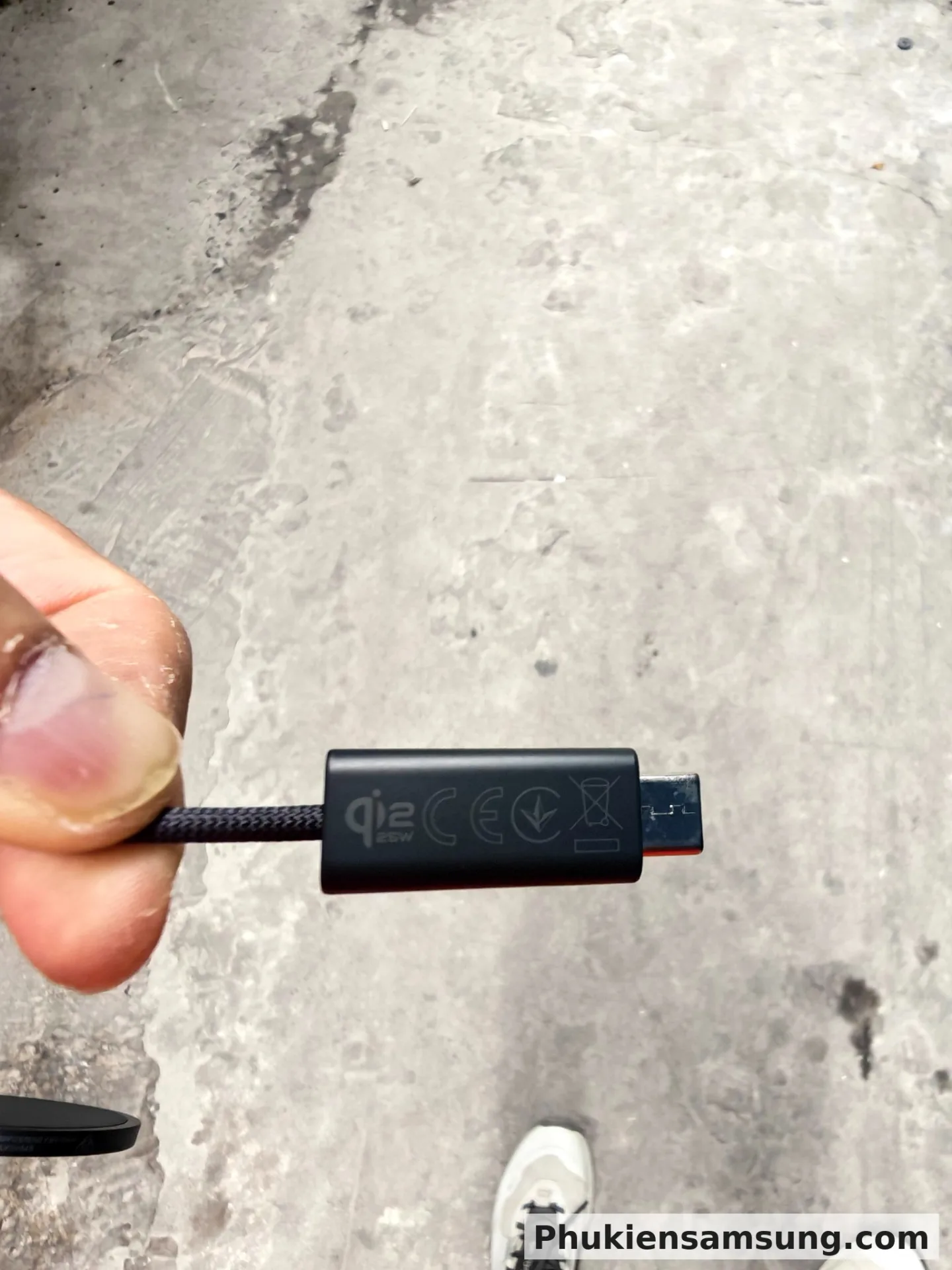 Sạc Không Dây Nam Châm Magnet Samsung 25W Qi2 - Xám Đậm - Cận cảnh đầu nối Qi2 25W