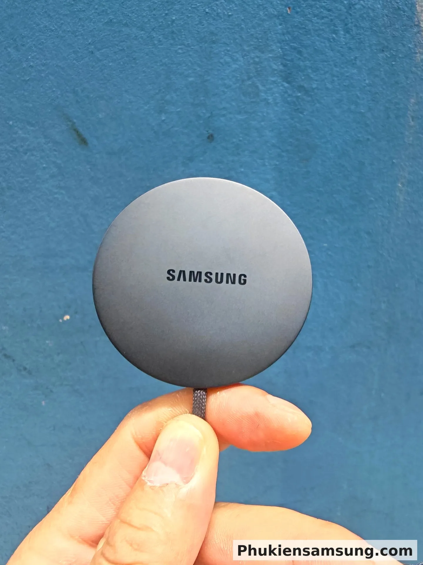 Sạc Không Dây Nam Châm Magnet Samsung 25W Qi2 - Xám Đậm - Đế sạc kèm cáp vải cuộn tròn